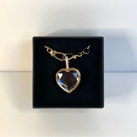 Heart-shaped glass locket (multiple available upon request) - Picture 7 of 7